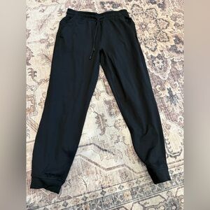 Lululemon Soft Jersey Classic-Fit Mid-Rise Jogger
Black— size 4